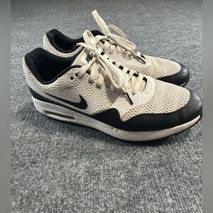 Nike Air Max Golf Shoes Spikeless Size 11 White and Black Sneakers